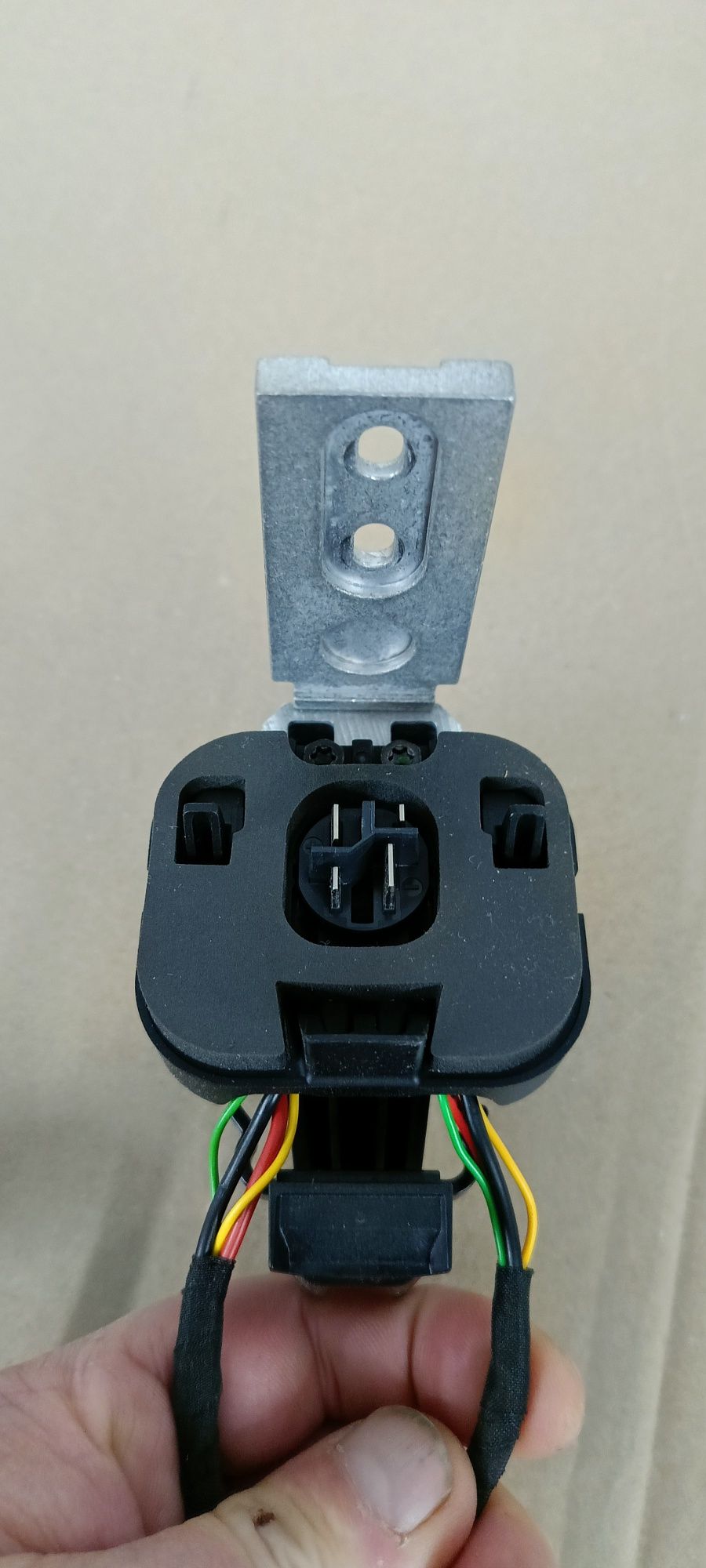 Nr1. Bosch Smart, gniazdko do baterii , kabel ładowania. Tuba