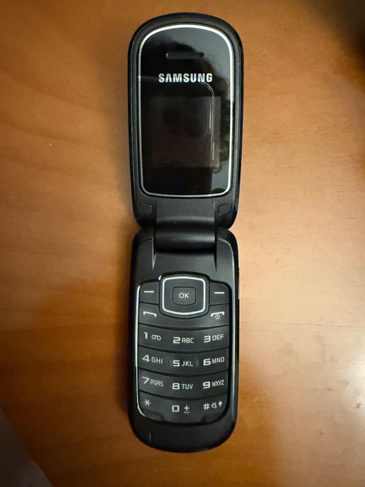 Telemovel samsung preto com carregador flip longa bateria