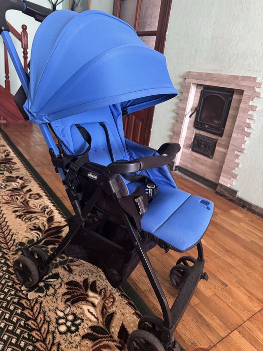 Продам прогулянкову коляску чіко