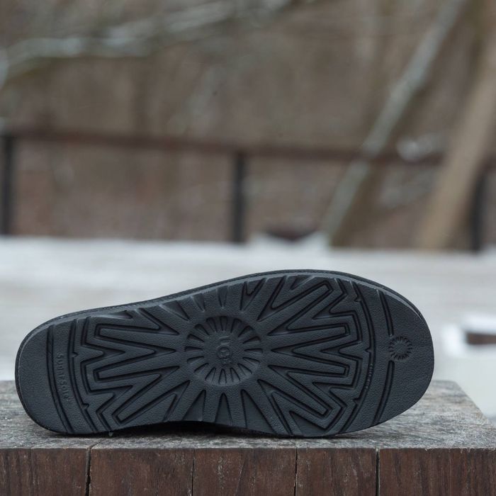 UGG Neumel Black Leather