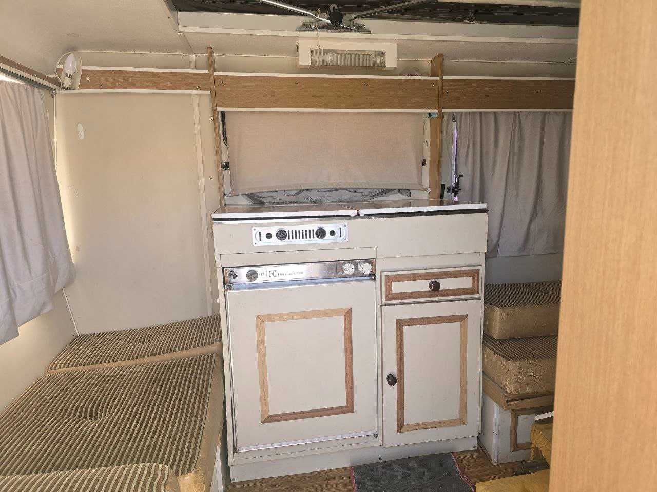 Estou vendendo uma pequena e linda caravana com números locais
