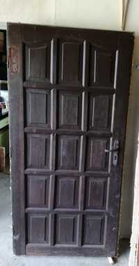 Drzwi drewniane zewnetrzne do szopy albo budowę.