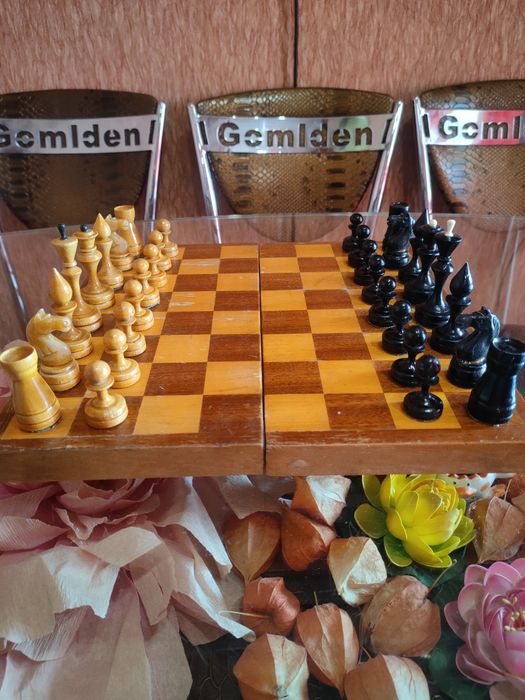 Набор игровой для детей и взрослых  шахматы. Доска 32х32 см.