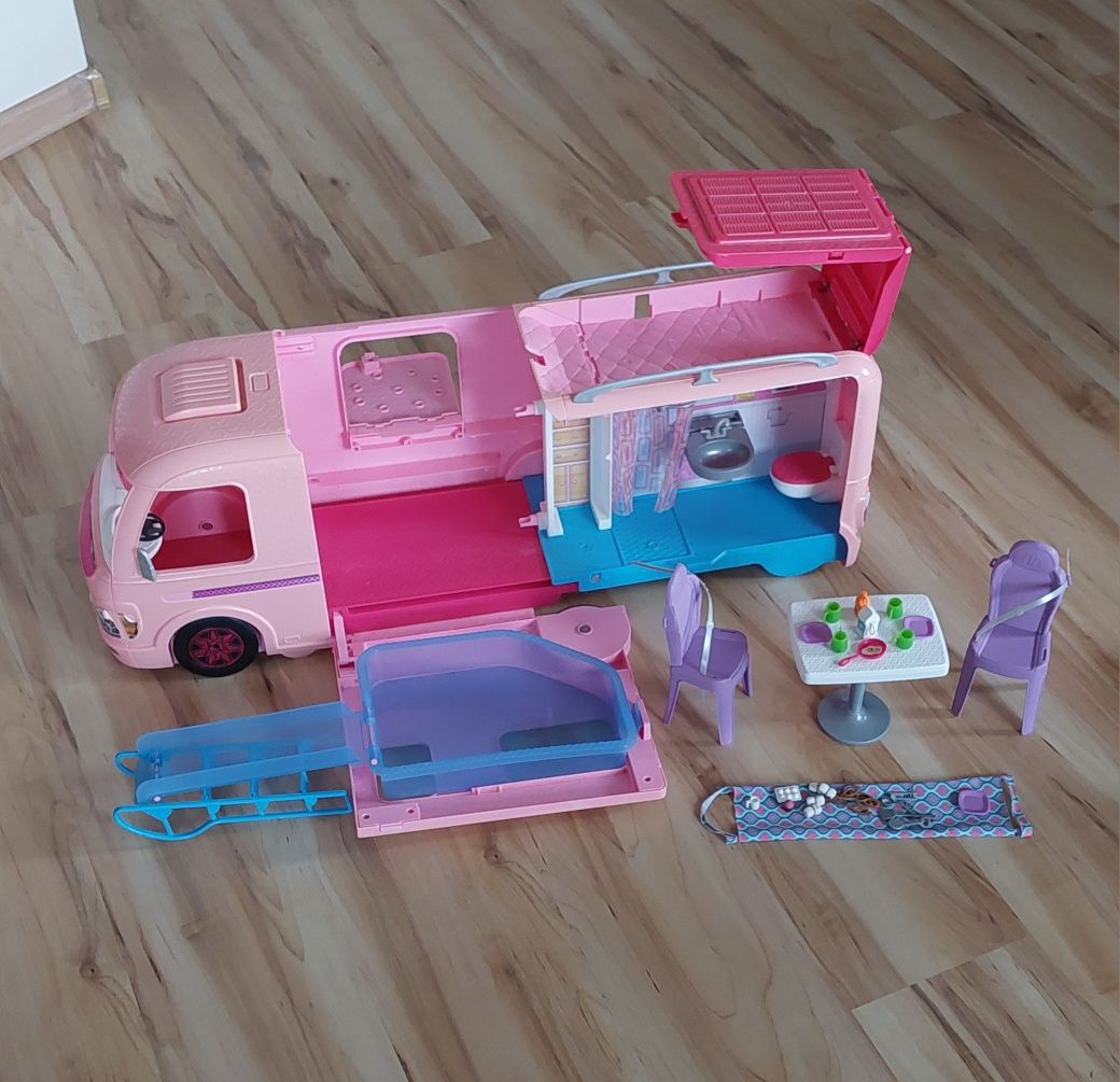 Kamper Barbie Dream z basenem