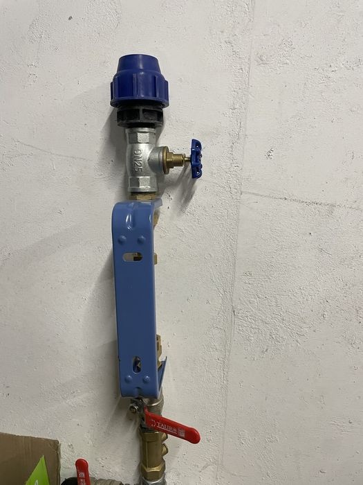 Zestaw do studni wodomierzowej z wyjściem dla budynku i do ogrodu