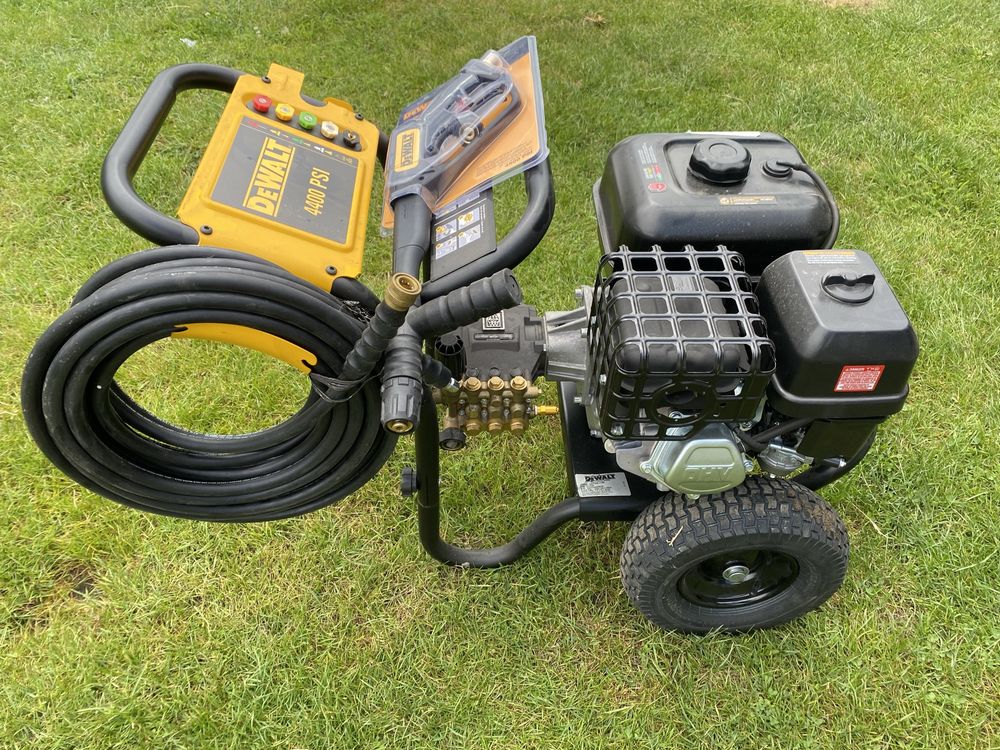 Myjka ciśnieniowa DEWALT 4400psi 303 bary