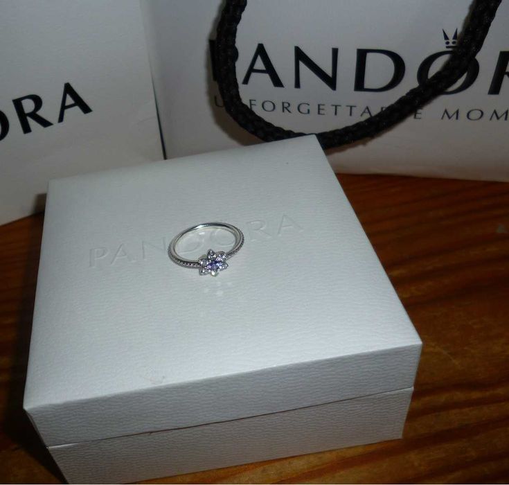 Anel original da pandora miosotis 50