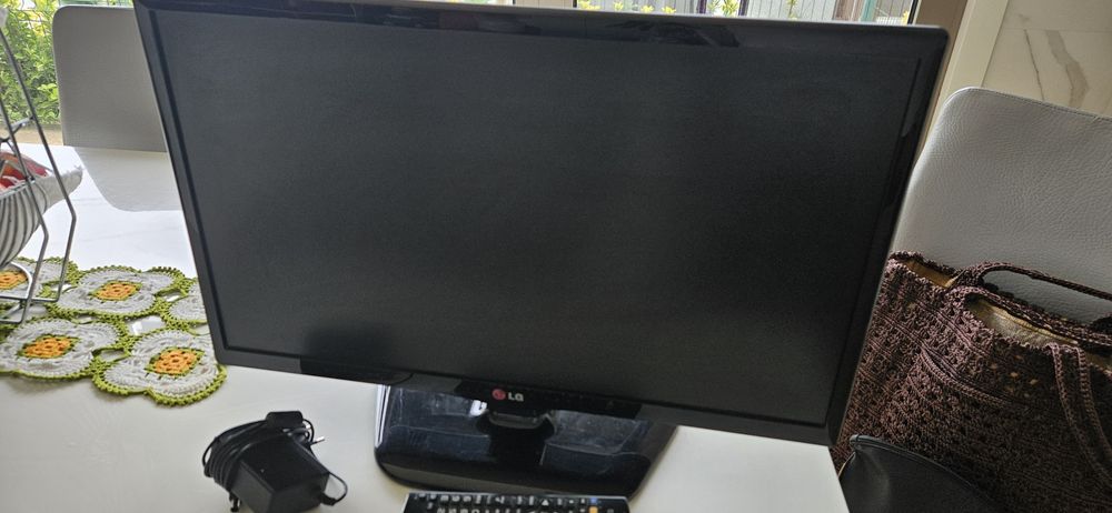 TV/Monitor LG 22""