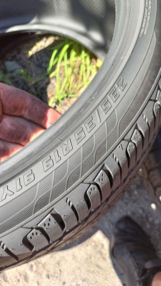 B039 Jedna sztuka 235/35r19 Yokohama ADVAN Sport A/S + z końca 2022r
