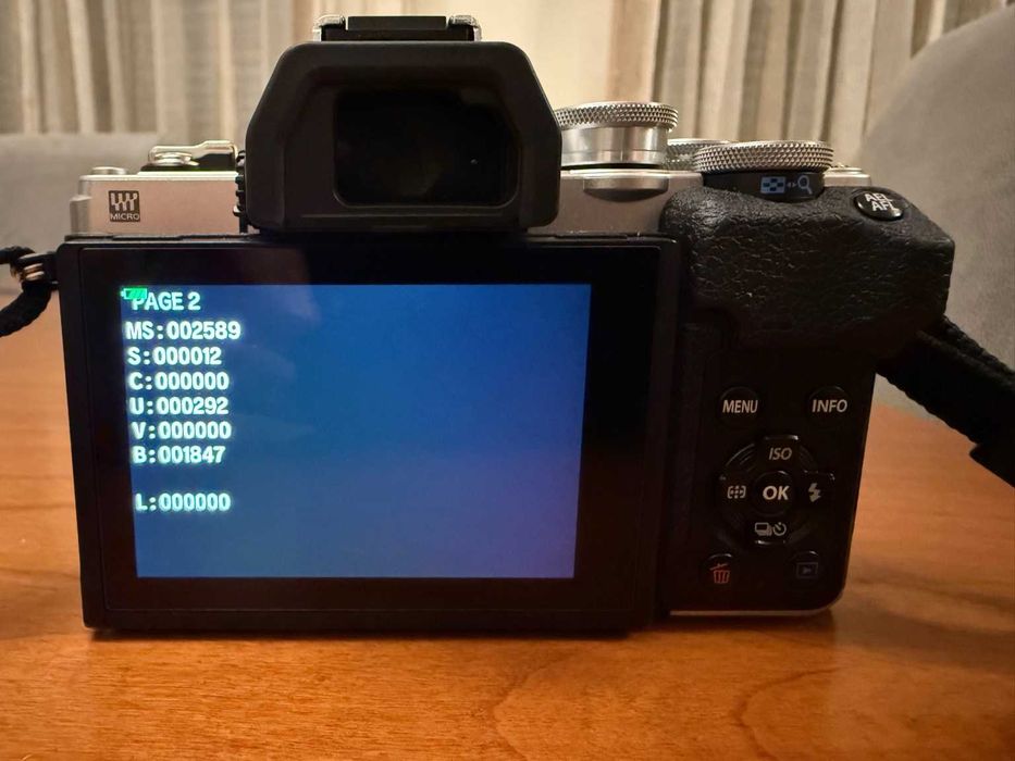 Máquina Fotográfica Olympus OM-D E-M10 Mark IV + 2 Lentes + Acessórios