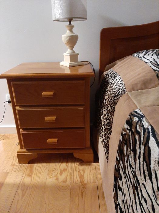 Mobilia de quarto completa em madeira maciça