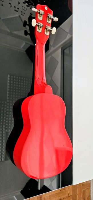 Cavaquinho lacado vermelho
