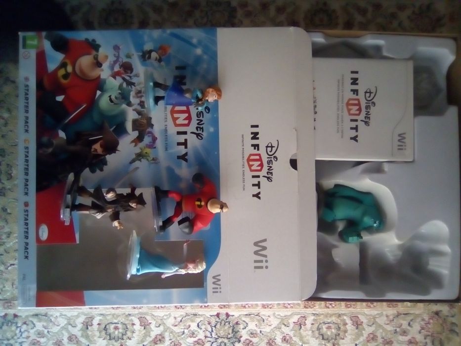 Starter pack Disney Infinity Wii mais Elsa e Anna (5figuras)