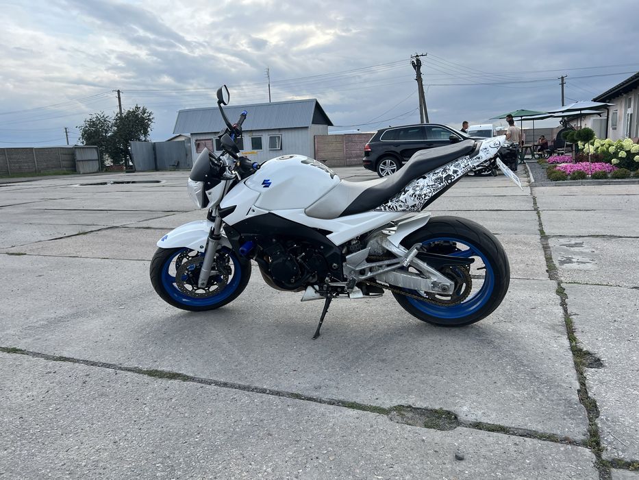 Suzuki GSR 600 2008 рік