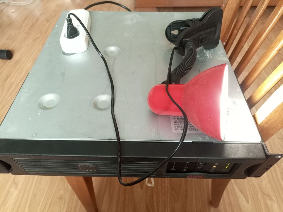 Безперебійне APC Smart-UPC 1000