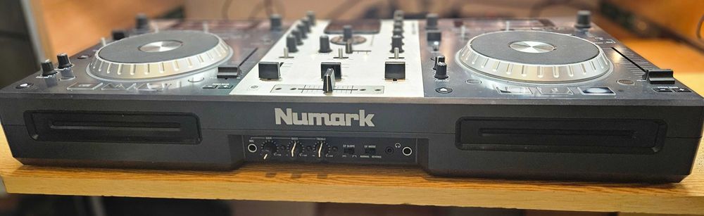 Zestaw DJ: Numark MixDeck + iPod Classic 80 GB – Gotowy do gry!