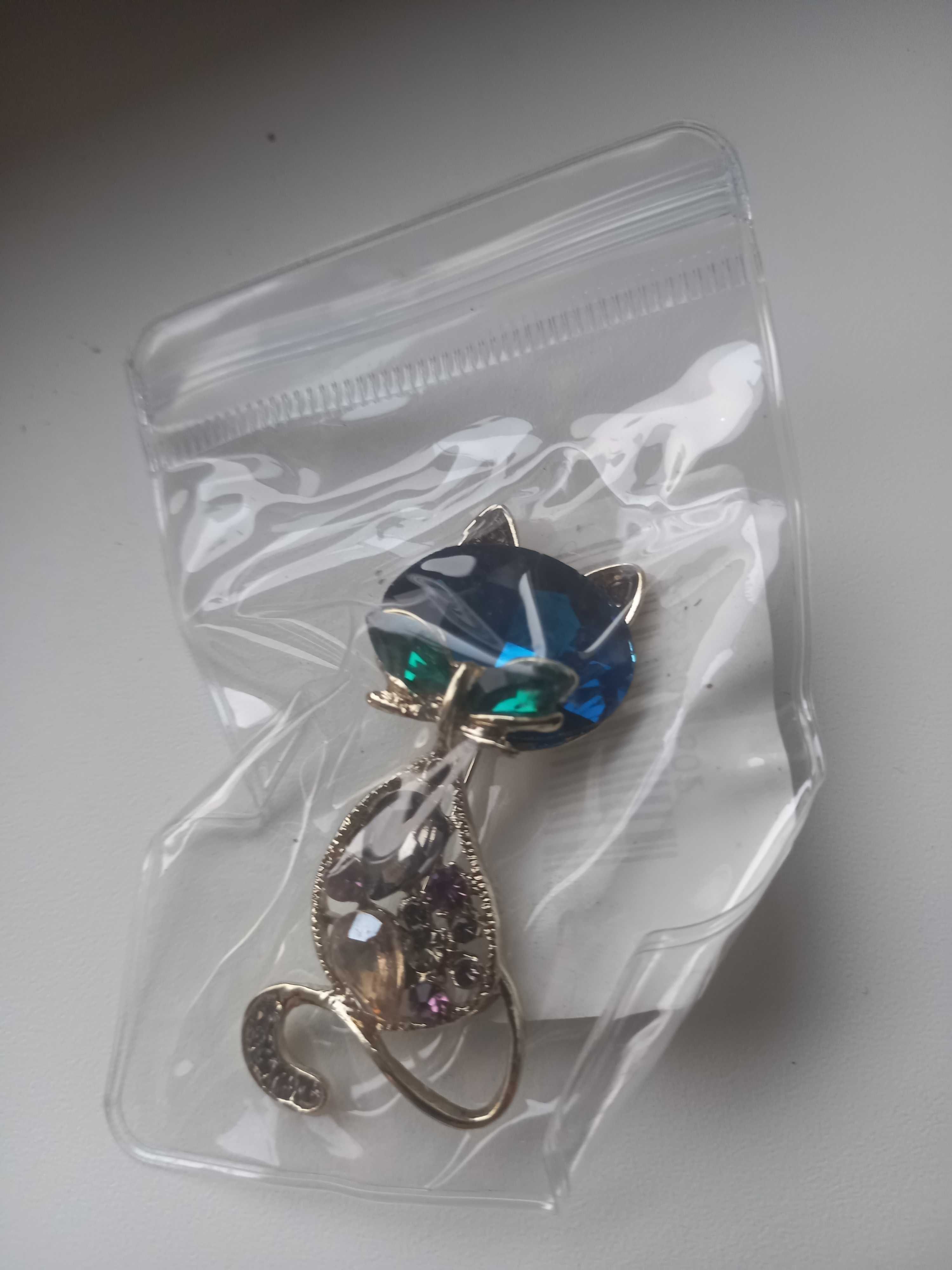 Elegancka broszka