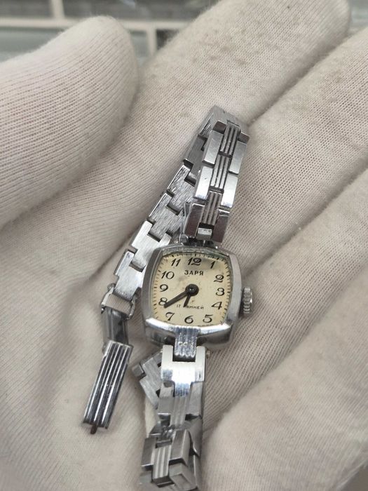 Damski srebrny zegarek *Zaria*