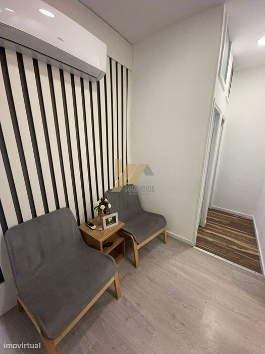 Loja com 4 gabinetes e sala de espera