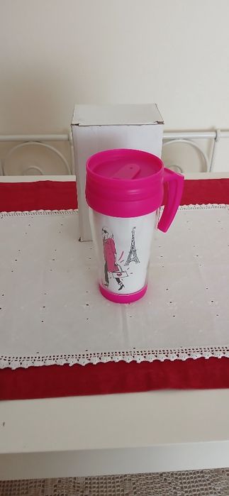 Copo de plástico com tampa, novo