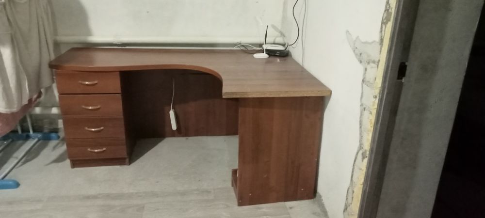 Продам комп'ютерний стіл