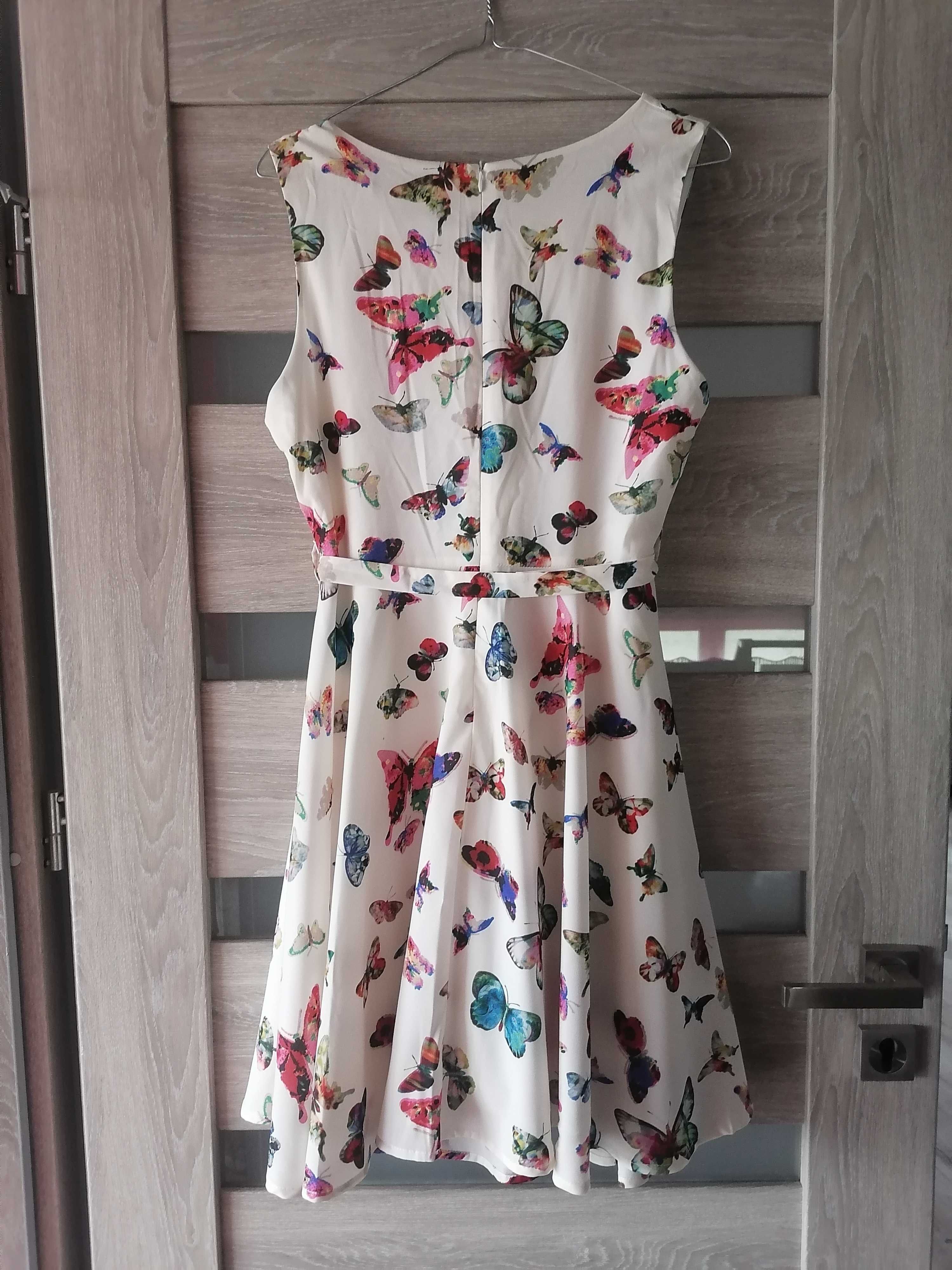 Sukienka w kolorowe motyle elegancka z wiązaniem w pasie M