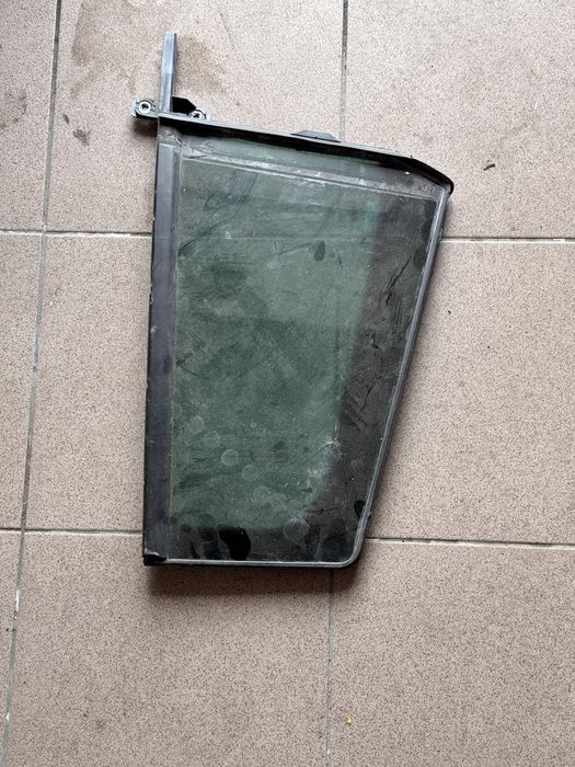 Скло форточка tiguan 2006-2018 права