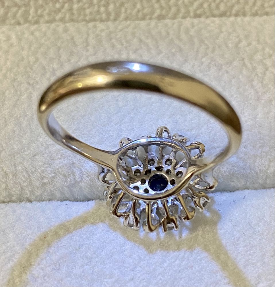 Золотое кольцо  750 с природными бриллиантами и сапфиром, 3,9 г