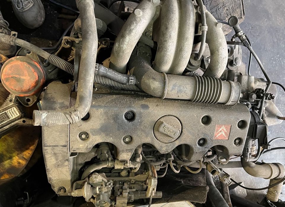 Silnik słupek Citroen  Peugeot C15 saxo 1.5 D