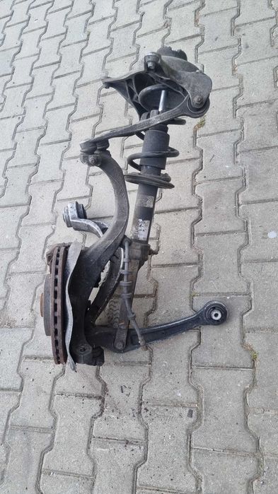 Zwrotnica zawieszenia prawy  przód Audi a4 b8 a5 q5