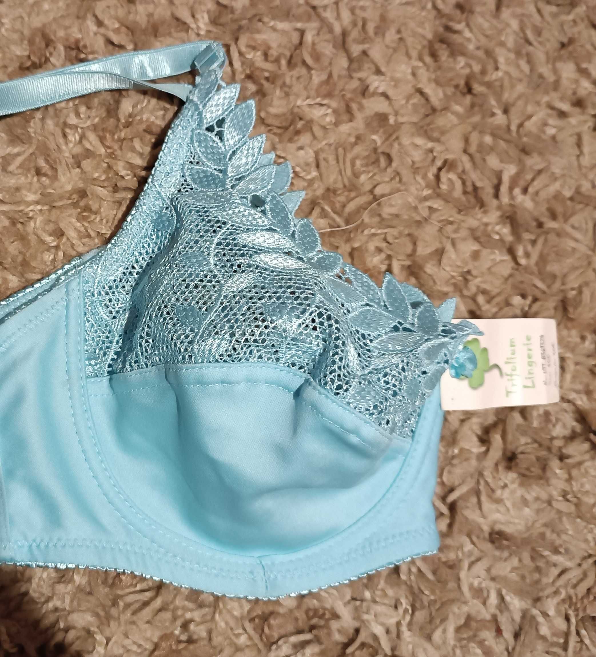 Biustonosz z koronką Trifolium Lingerie  jasny turkus EUR 90C