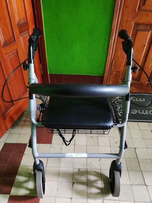 Ролатор з ручним гальмом, на колесах