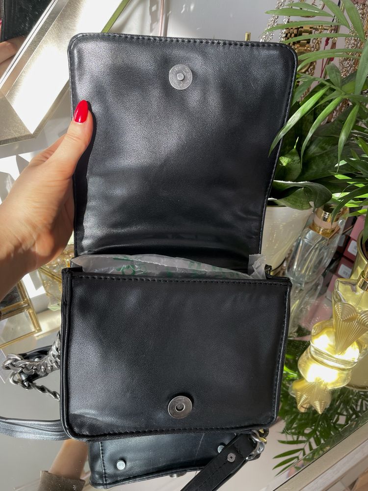 Mohito pikowana torebka czarna srebrny łańcuch crossbody kuferek