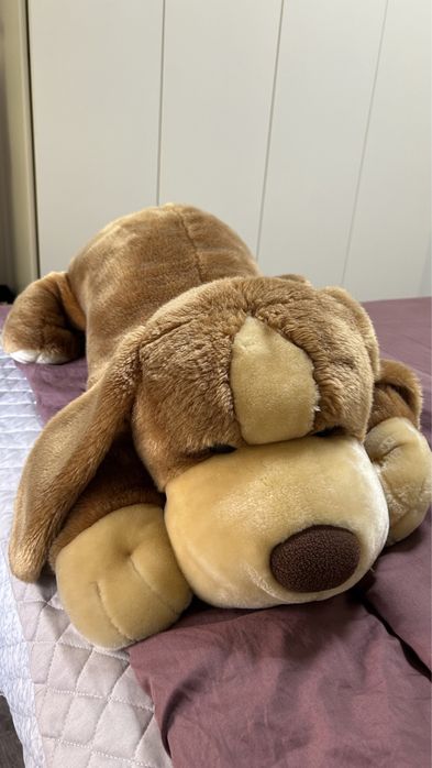 Peluche de cão grande