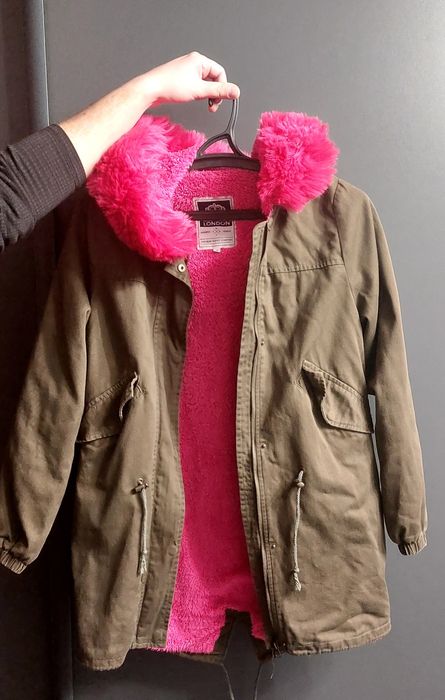 Парка, ярко розового цвета ,состояние как новая