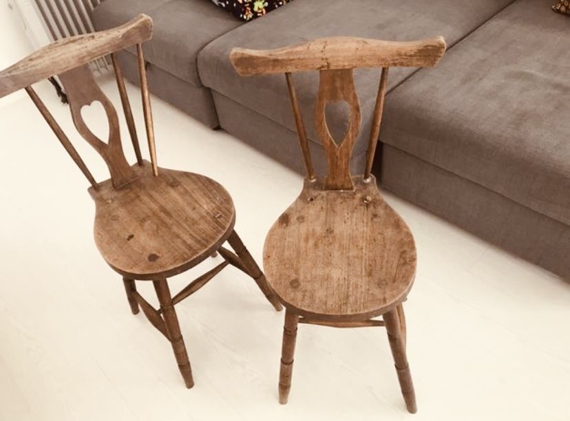 Movel base vintage, pedra mármore, cadeiras bacalhau
