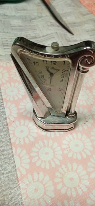 Miniaturas de relógios em cristal ,e metal