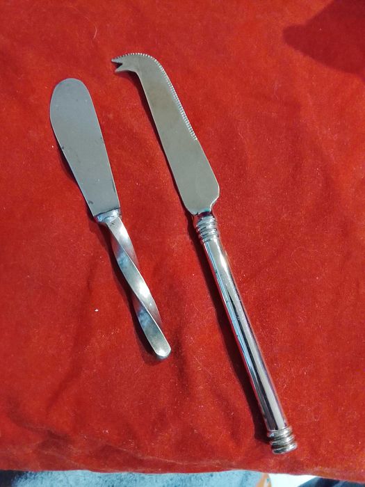 Faca de queijo e manteiga