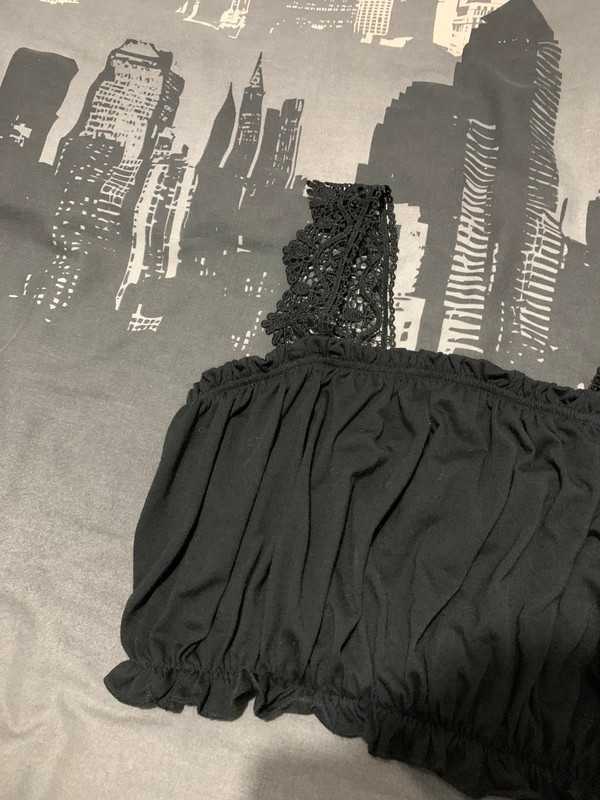 Top preto com alças bordadas