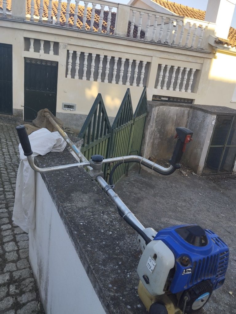 Roçadora com avaria
