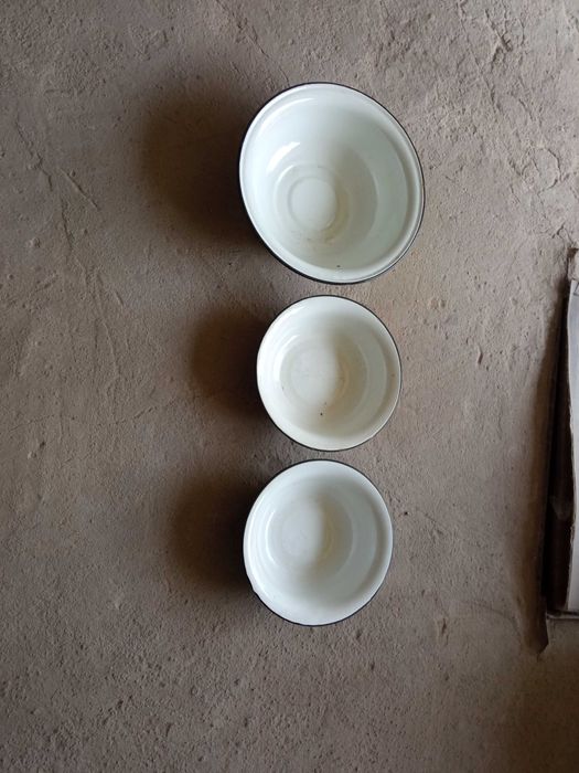 Продам миски емальовані