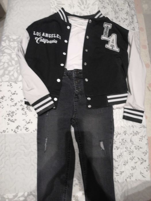 Bluza typu bejsbolówka, spodnie czarny jeans, bluzka rozm. 134cm