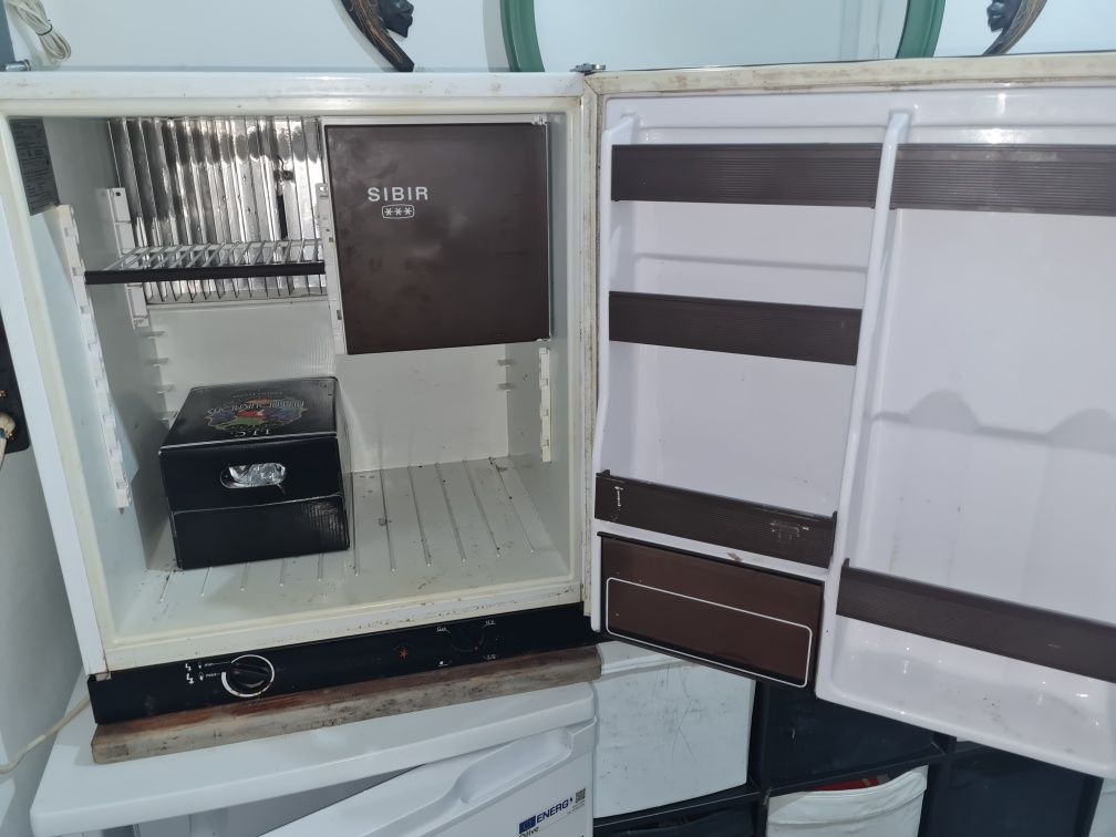 Frigorífico trivalente 220v, 12v e gas