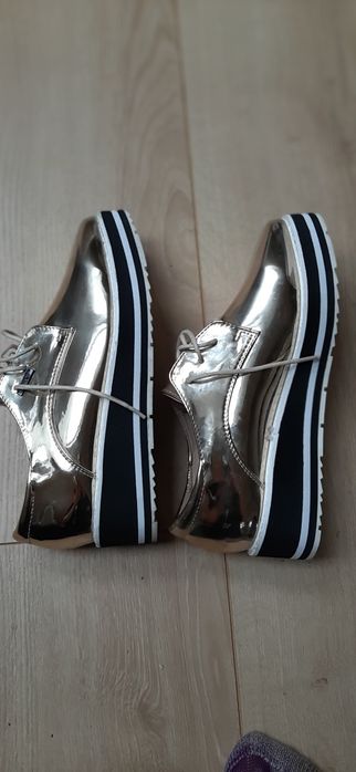 Złote buty 38 firmy Better skóra wewnątrz lustrzane