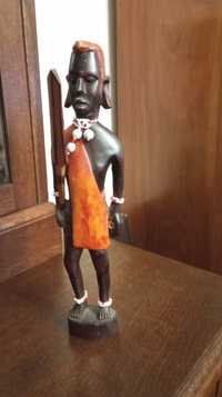 Afrykański wojownik - drewniana rzeźba