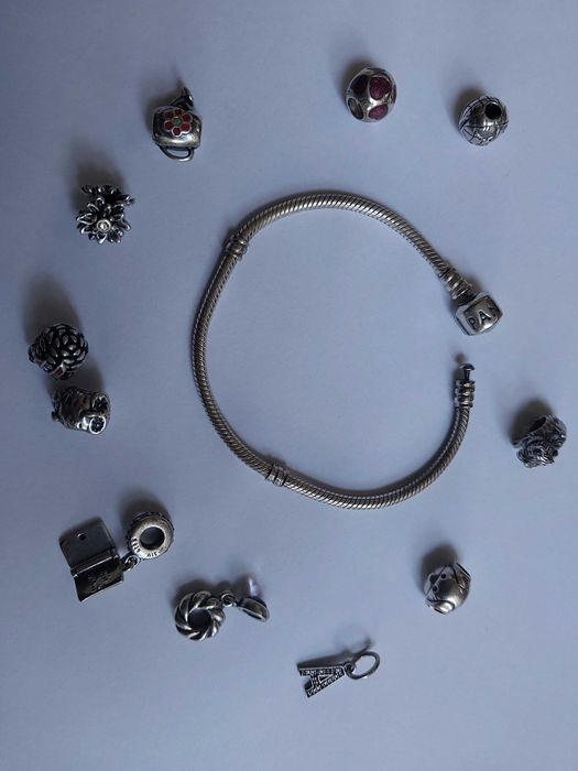 Oryginalna PANDORA srebrna z zawieszkami