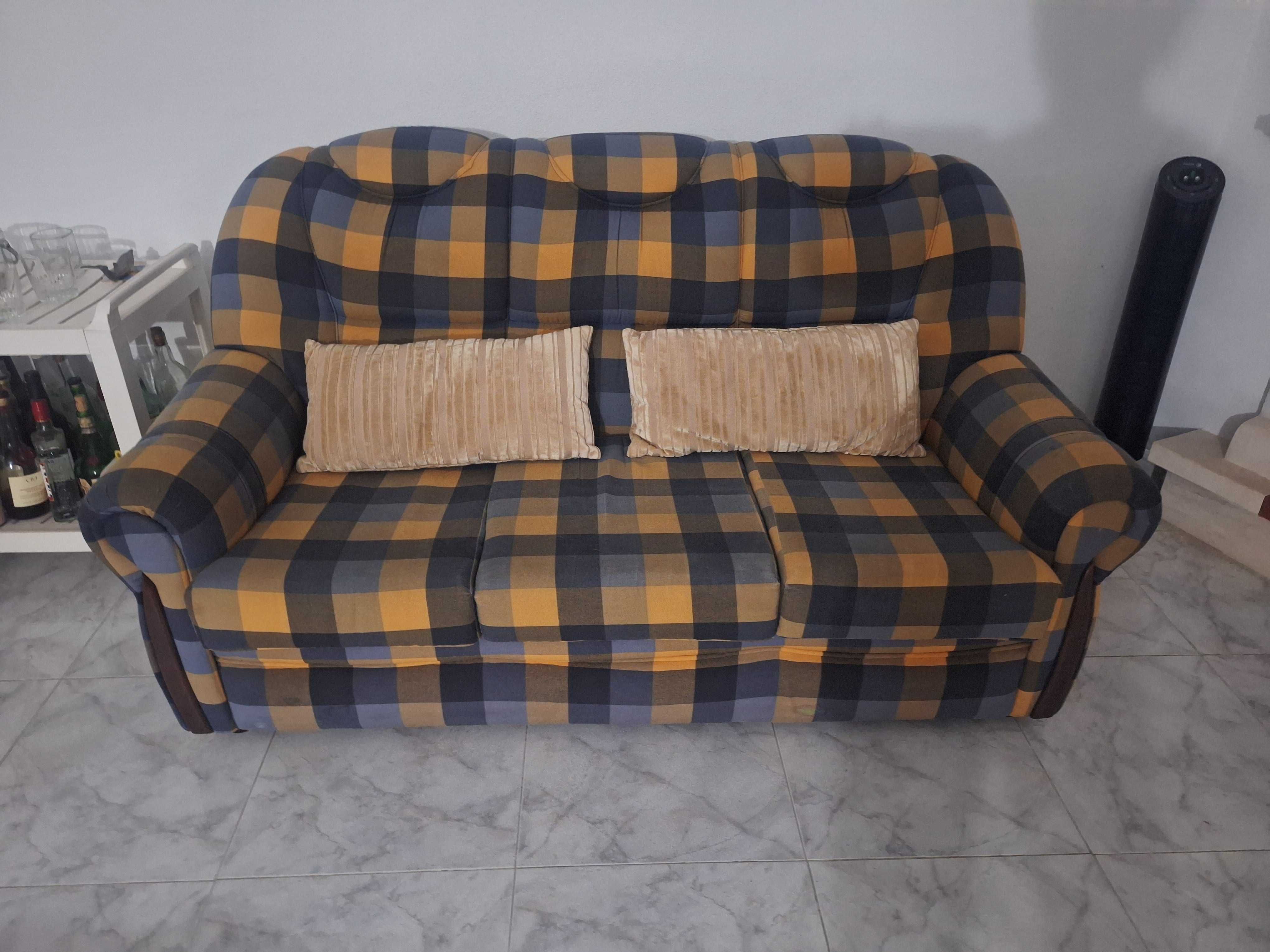 Vendo dois Sofás oportunidade