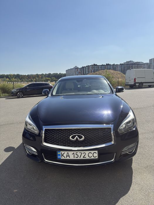 Infiniti Q70 2016