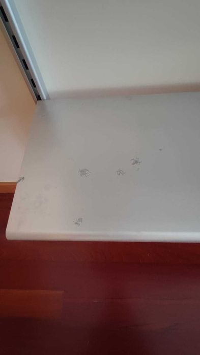 Estante de parede IKEA em aço