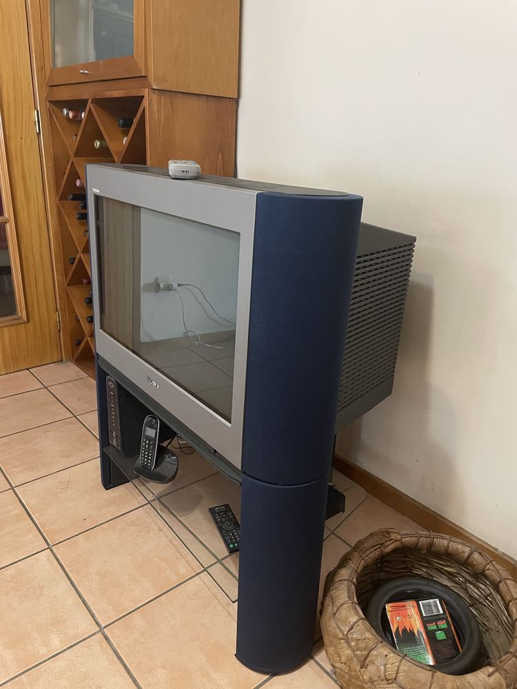 Tv sony black trinitron mod. kV-28FC